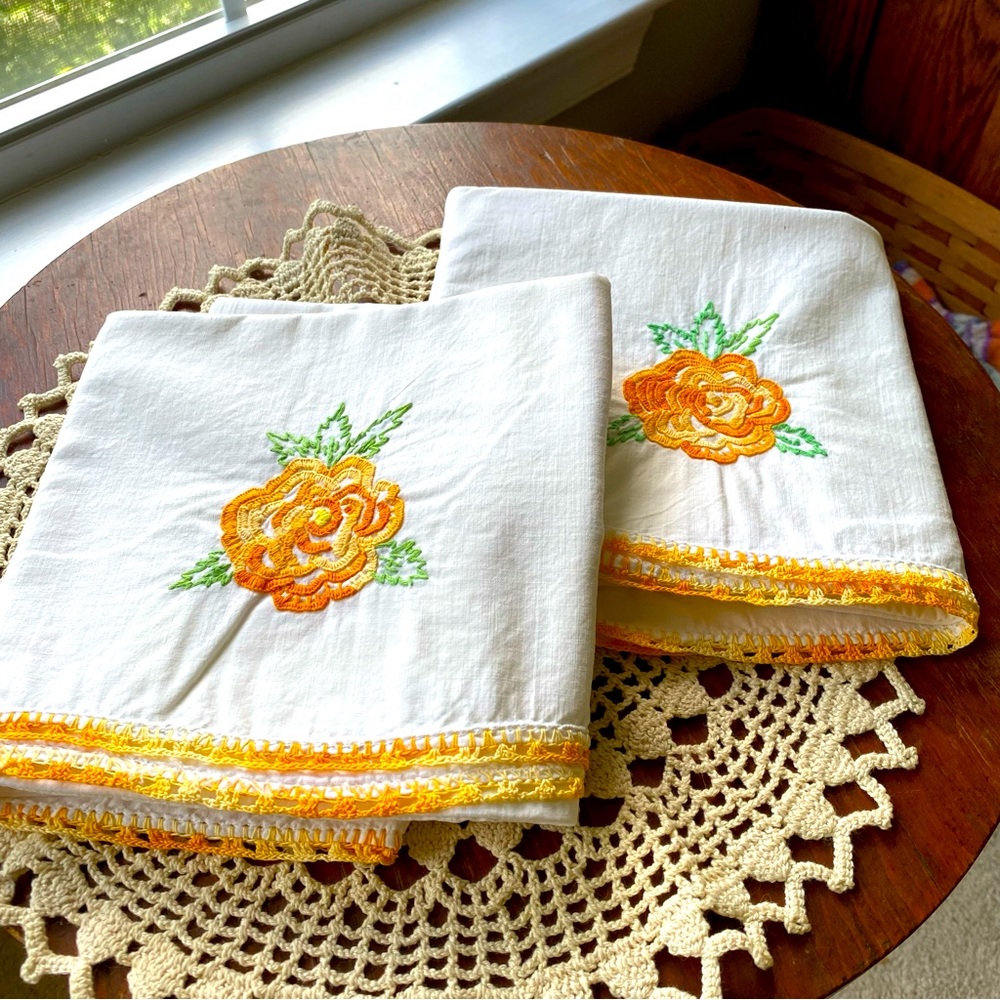 Vintage Embroidered Floral Orange & White Standard Matching Pillowcases. EUC